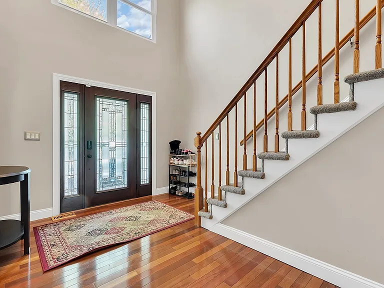 1 Edinburgh Ct — Photo 5
