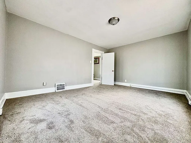 2022 Kemble Ave #B — Photo 4