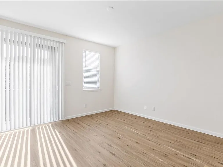 2261 Shady Canyon Dr — Photo 18