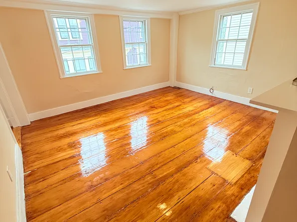 33 Gardner St APT 1, Portsmouth, NH 03801