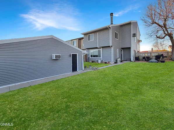 2615 18th Ct W, Williston, ND 58801