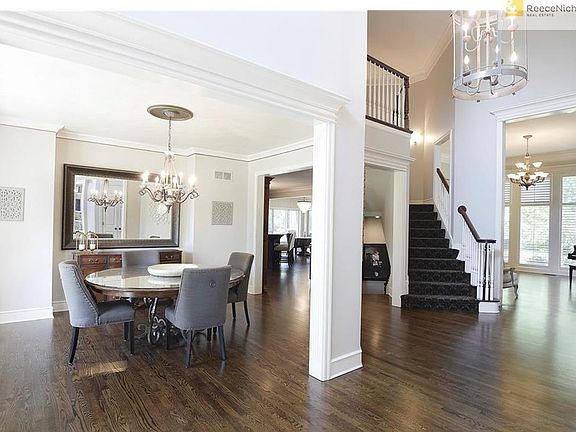 New hardwood floors in dining and living room. All floors refinished.