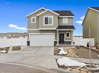 921 E Nicholes Ave, Layton, UT 84040
