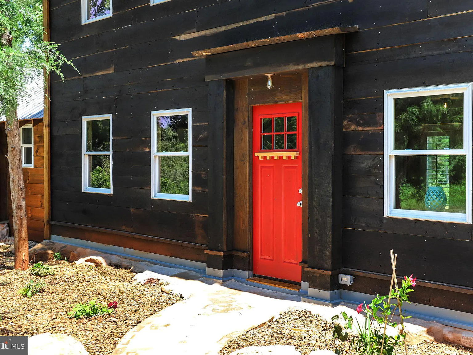 4 bed, 3.0 bath, 1800 sqft, $5,000 — Photo 3