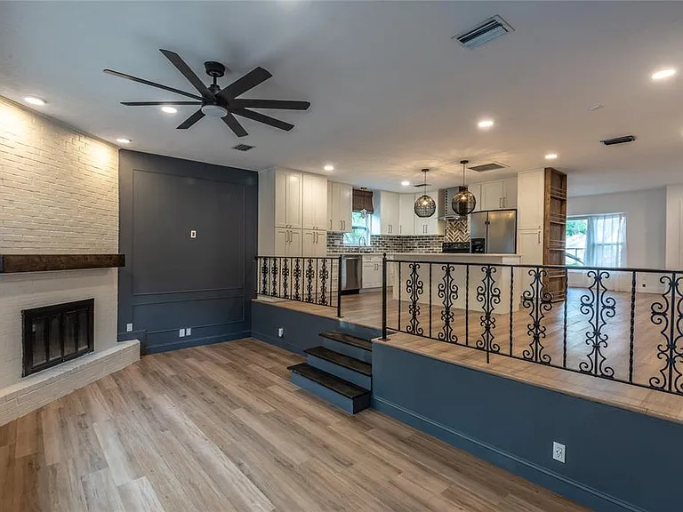 518 Crestover Dr — Photo 3
