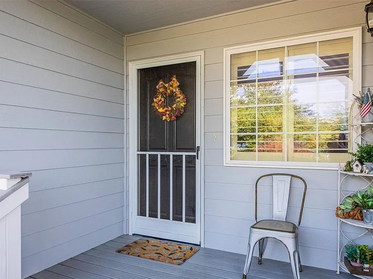 1486 SE Camano Dr — Photo 5