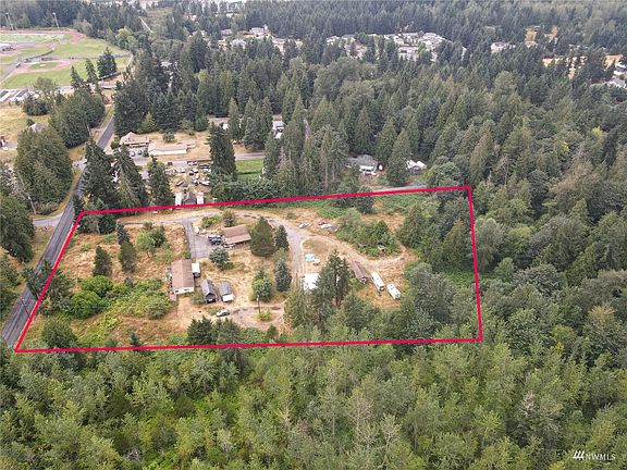 Another view of acreage and homes. Homes are in fair/fixer condition. >