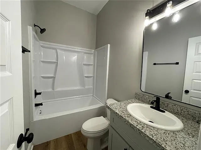 507 Center St #B — Photo 8