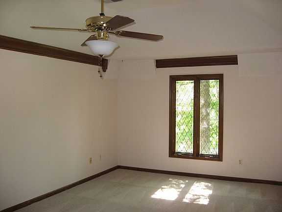 5th image of 2584 Horsham Dr
