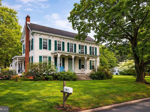 3rd image of 441 Dutch Neck Rd