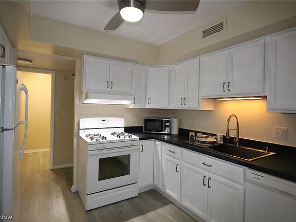 3rd image of 6270 Greenwood Pkwy APT 302