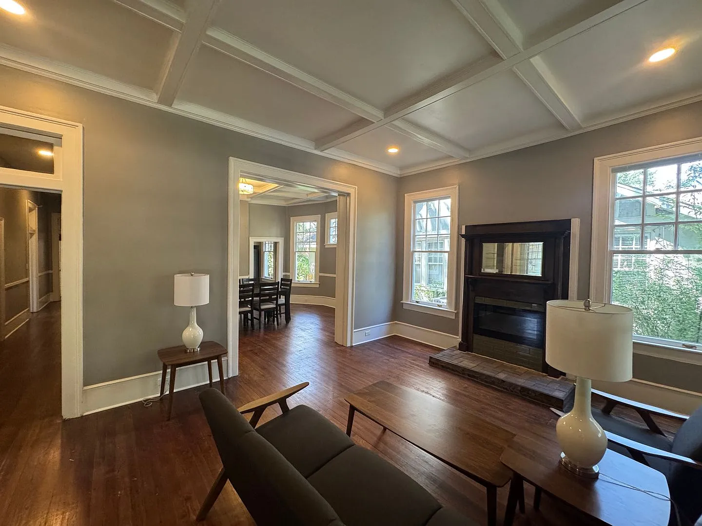 Beautiful Old Cloverdale Home on Graham — Photo 2