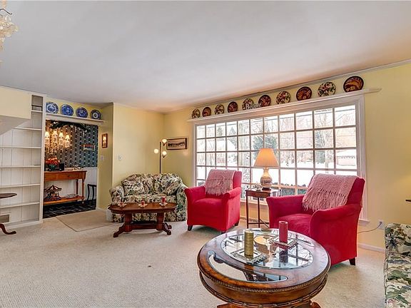 4th image of 6085 Meadow Wood Dr