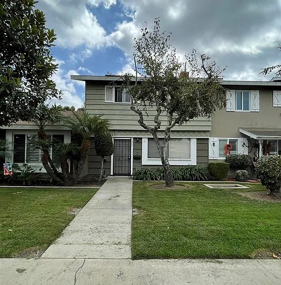9572 Cornwall Dr — Photo 1