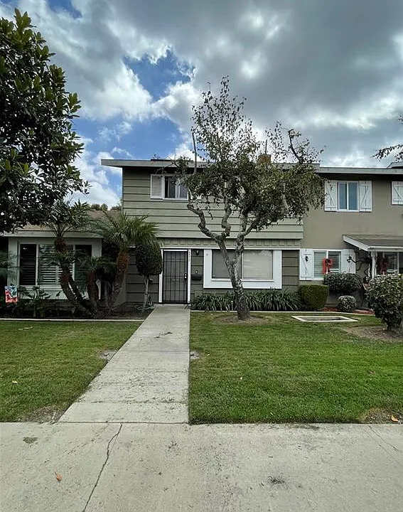 9572 Cornwall Dr