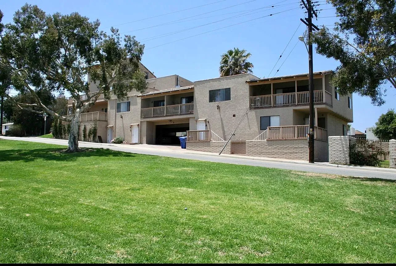 2 bed, 1.5 bath, 1200 sqft, $3,495 — Photo 1