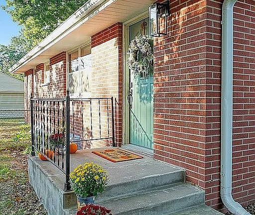 4th image of 4031 Linden St