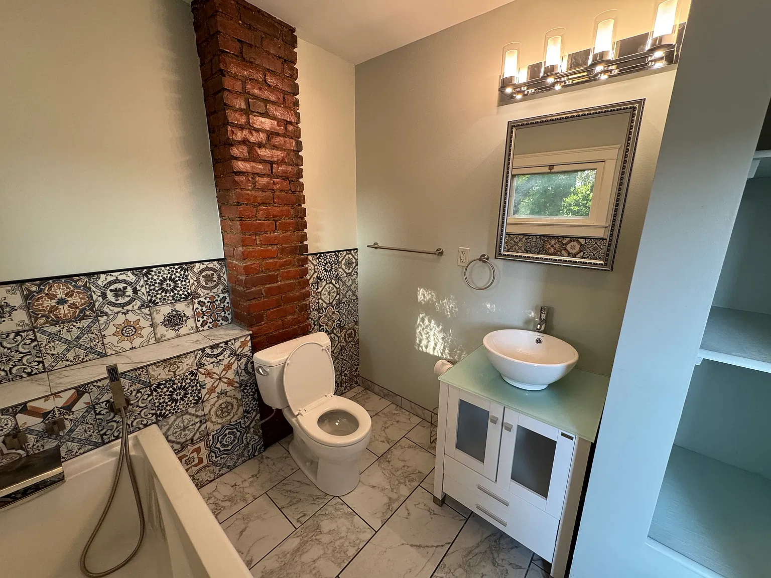 4 bed, 1560 sqft, $1,700 — Photo 2