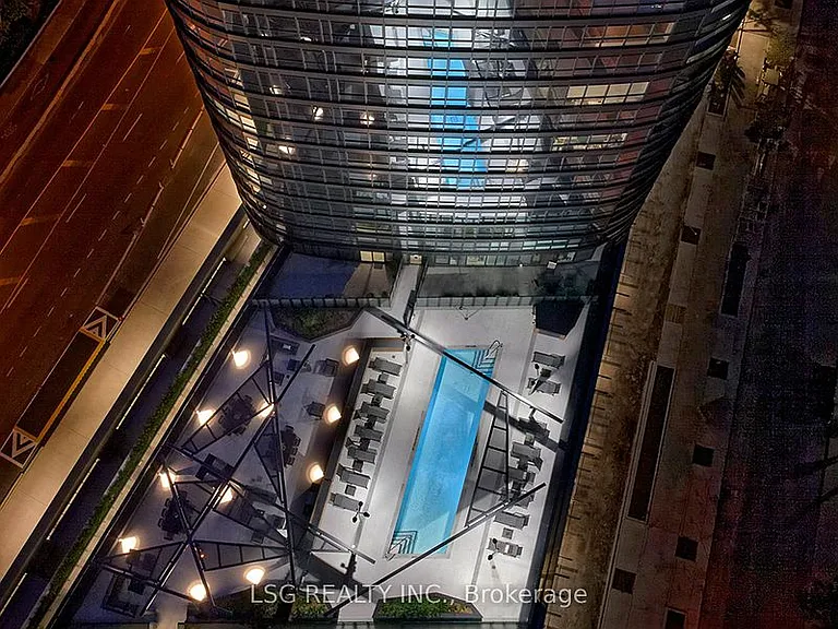 585 Bloor St E #318 — Photo 29