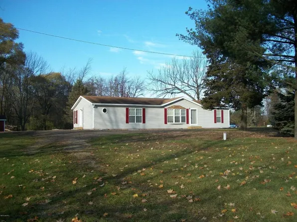 228 40th St, Allegan, MI 49010