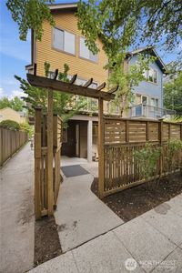 7411 4th Avenue NE #A, Seattle, WA, 98115