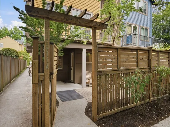 7411 4th Avenue NE #A, Seattle, WA 98115