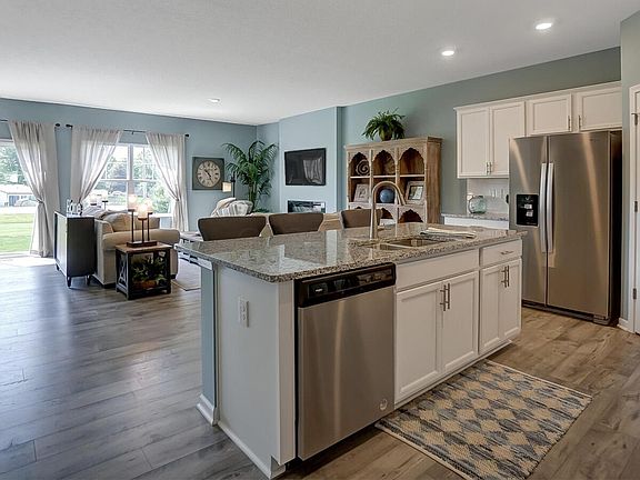 5th image of 107 Mannaseh Dr W