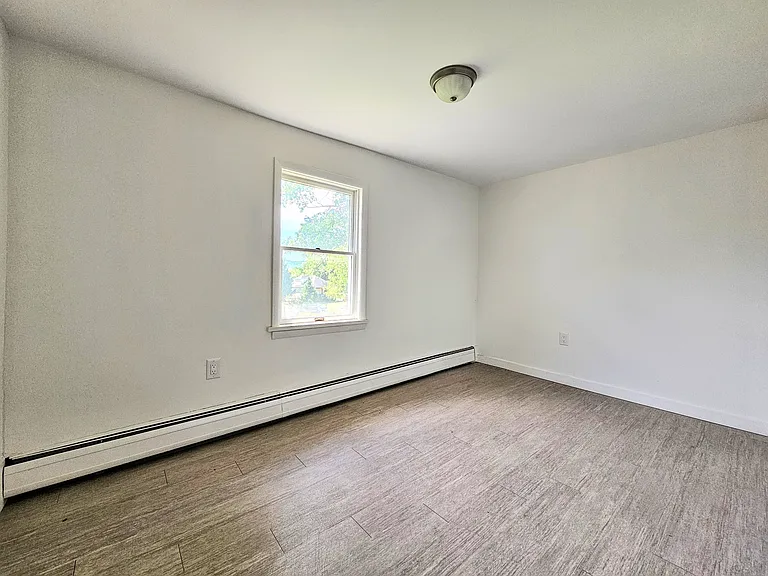 12 Franklin St — Photo 17