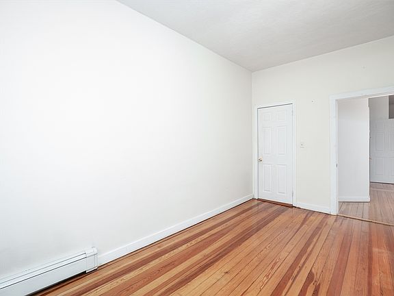 3rd image of 4 Saxton St