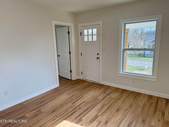 5th image of 1607 Berry Rd