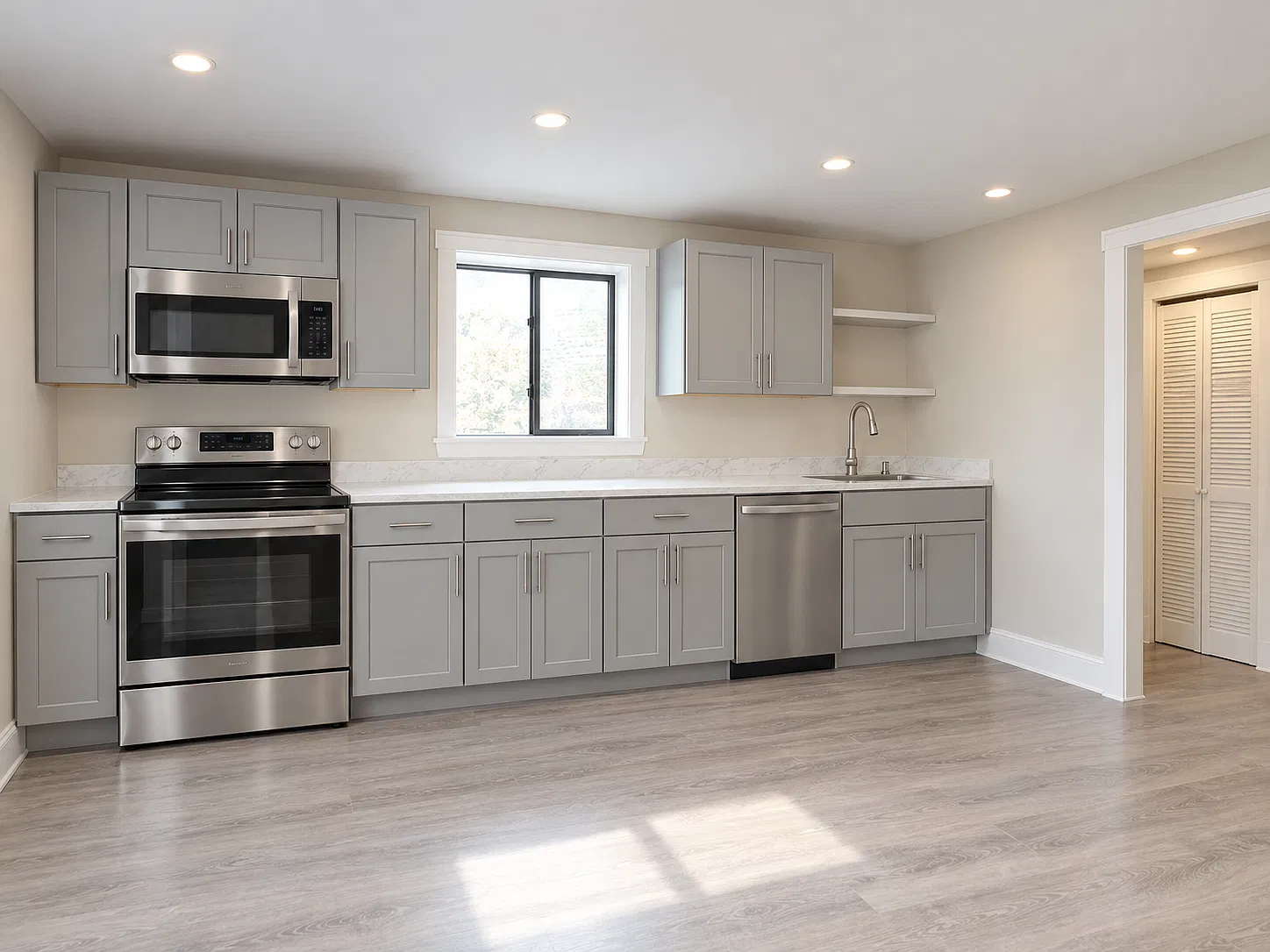 3 bed, 1.5 bath, 1300 sqft, $2,550 — Photo 2