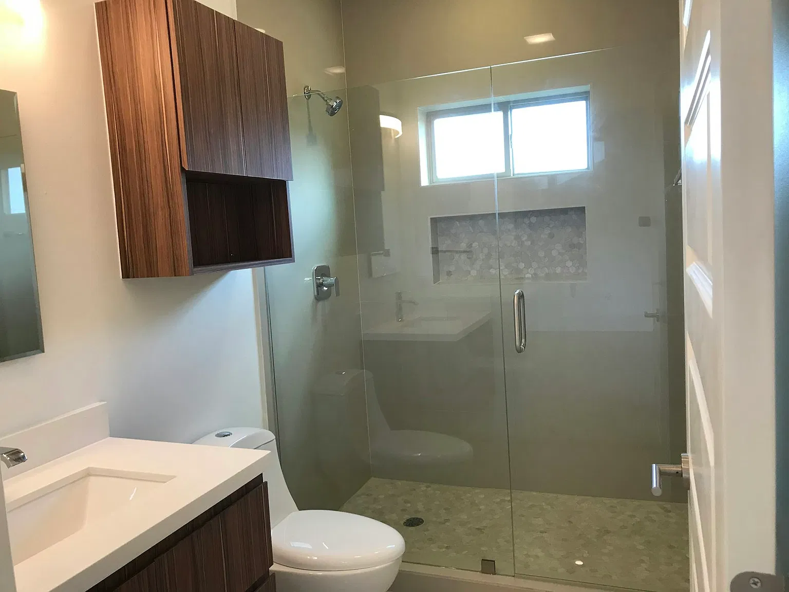 604 Camelot Drive — Photo 3