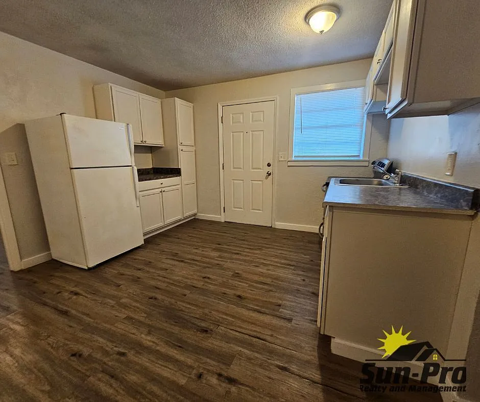2 bed, 1.0 bath, 800 sqft, $1,195 — Photo 3