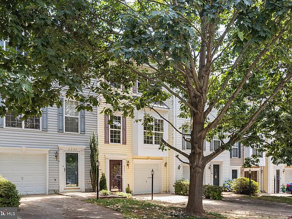 3rd image of 2261 Forsythia Dr