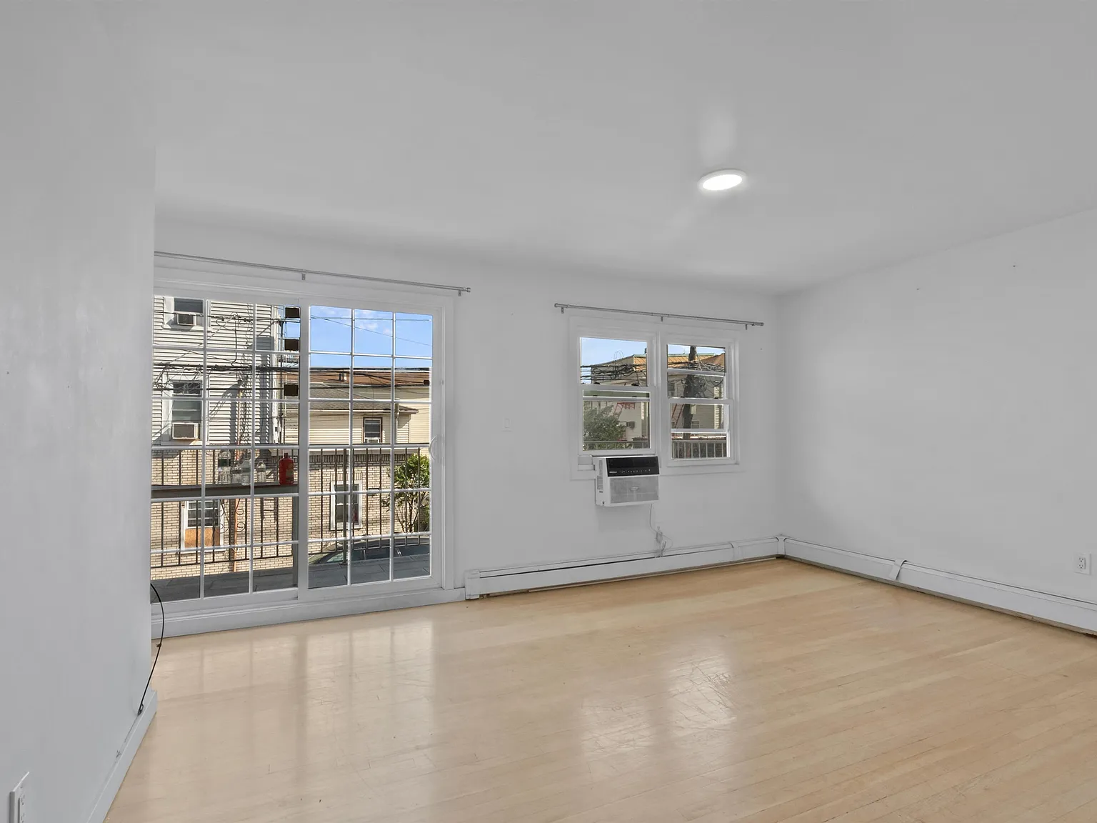 2 bed, 1.0 bath, $2,500 — Photo 2