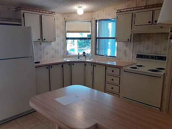 2nd image of 673 Orange Tree Dr