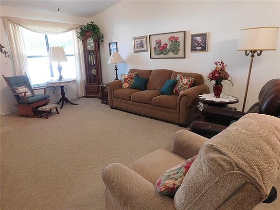 LARGE WINDOWS ALLOW SUNLIGHT INTO YOUR HOME.