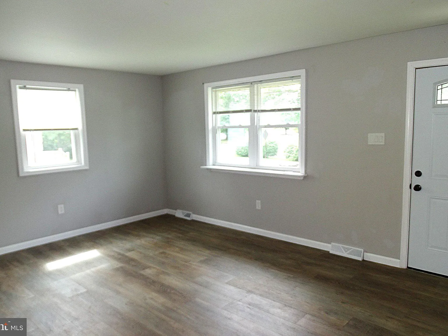 107 Hunter Way — Photo 3