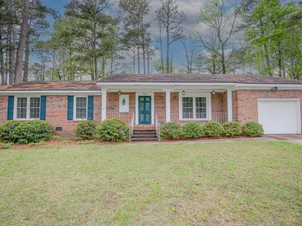 3421 Regiment Dr, Fayetteville, NC 28303