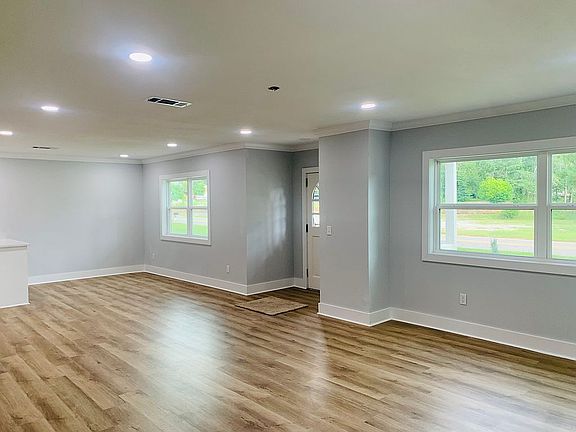 Living room/ Dining Area