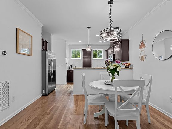 2nd image of 1539 Crafton Way