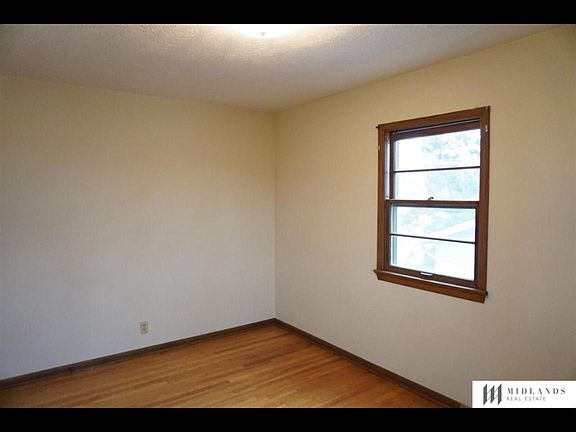 4th image of 1412 Englewood Dr
