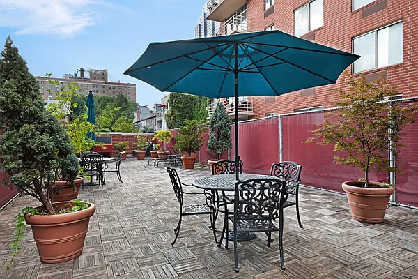 Sold by Compass | media 7