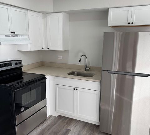 2nd image of 4931 Columbus Dr #6