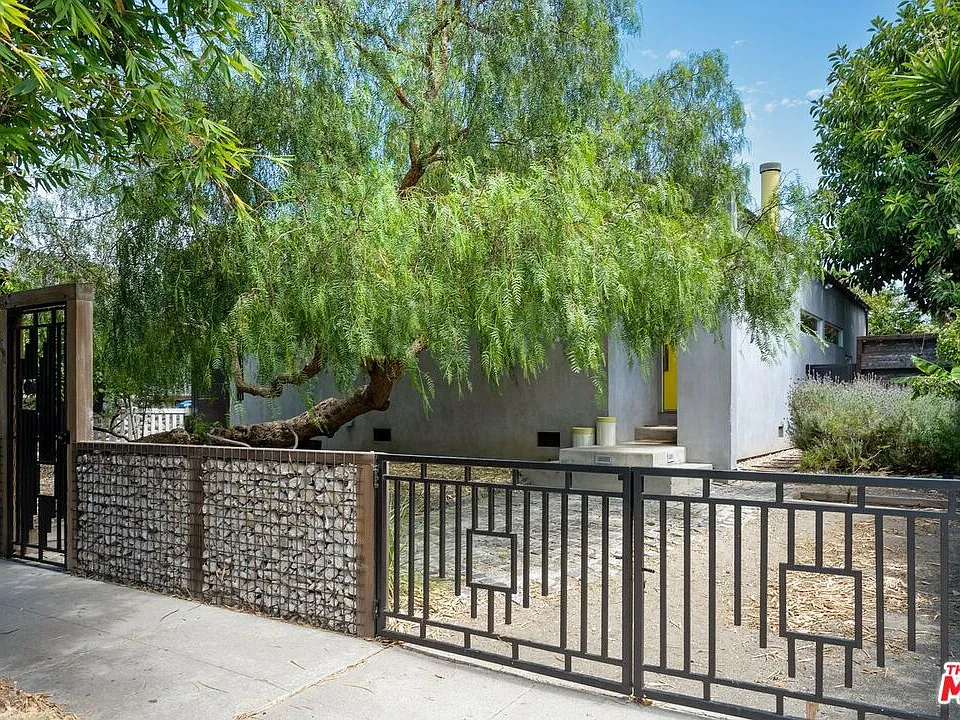 2320 Walnut Ave
