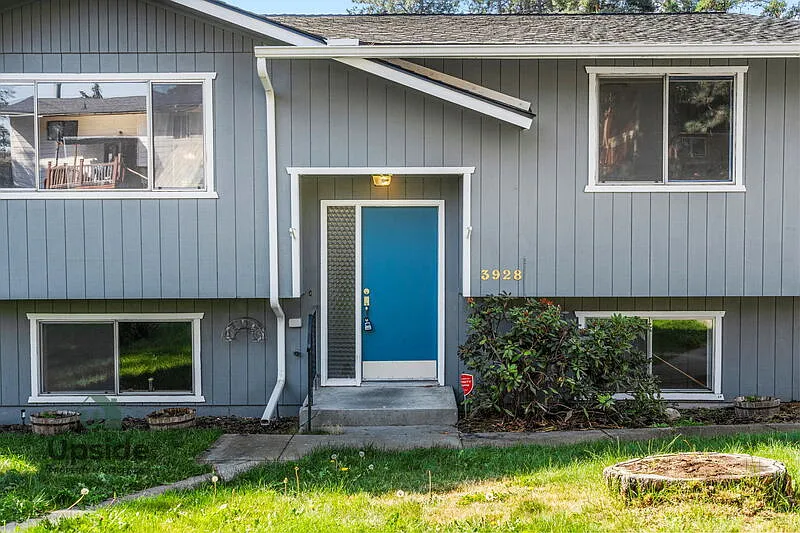 4 bed, 2.0 bath, 1824 sqft, $2,695 — Photo 3