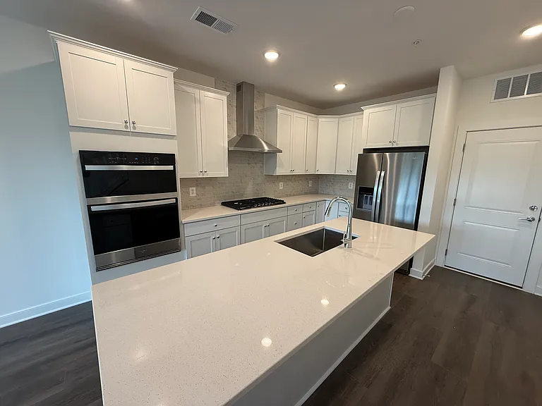16172 Frederick Rd — Photo 5