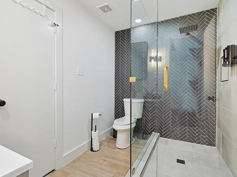 2420 Vista Glen Ln — Photo 38