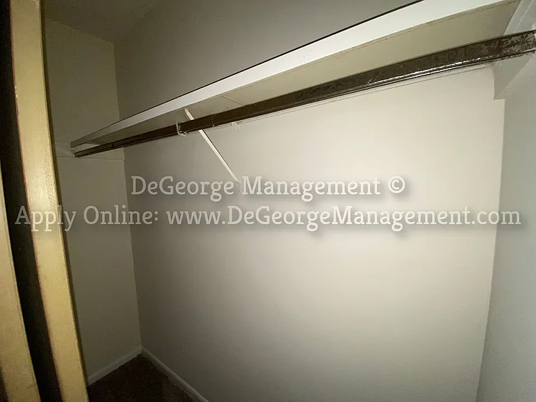 Woodside Court Apartments — Photo 34