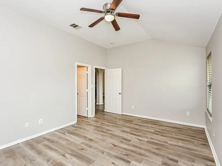 9324 Cynthia Ct — Photo 10